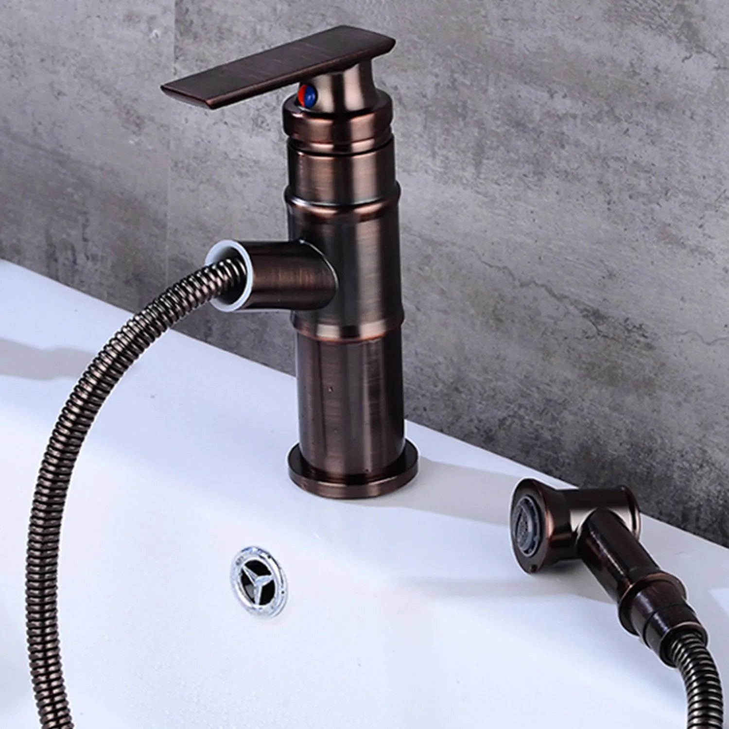 Brass Pull Out Single Handle Bathroom Tap