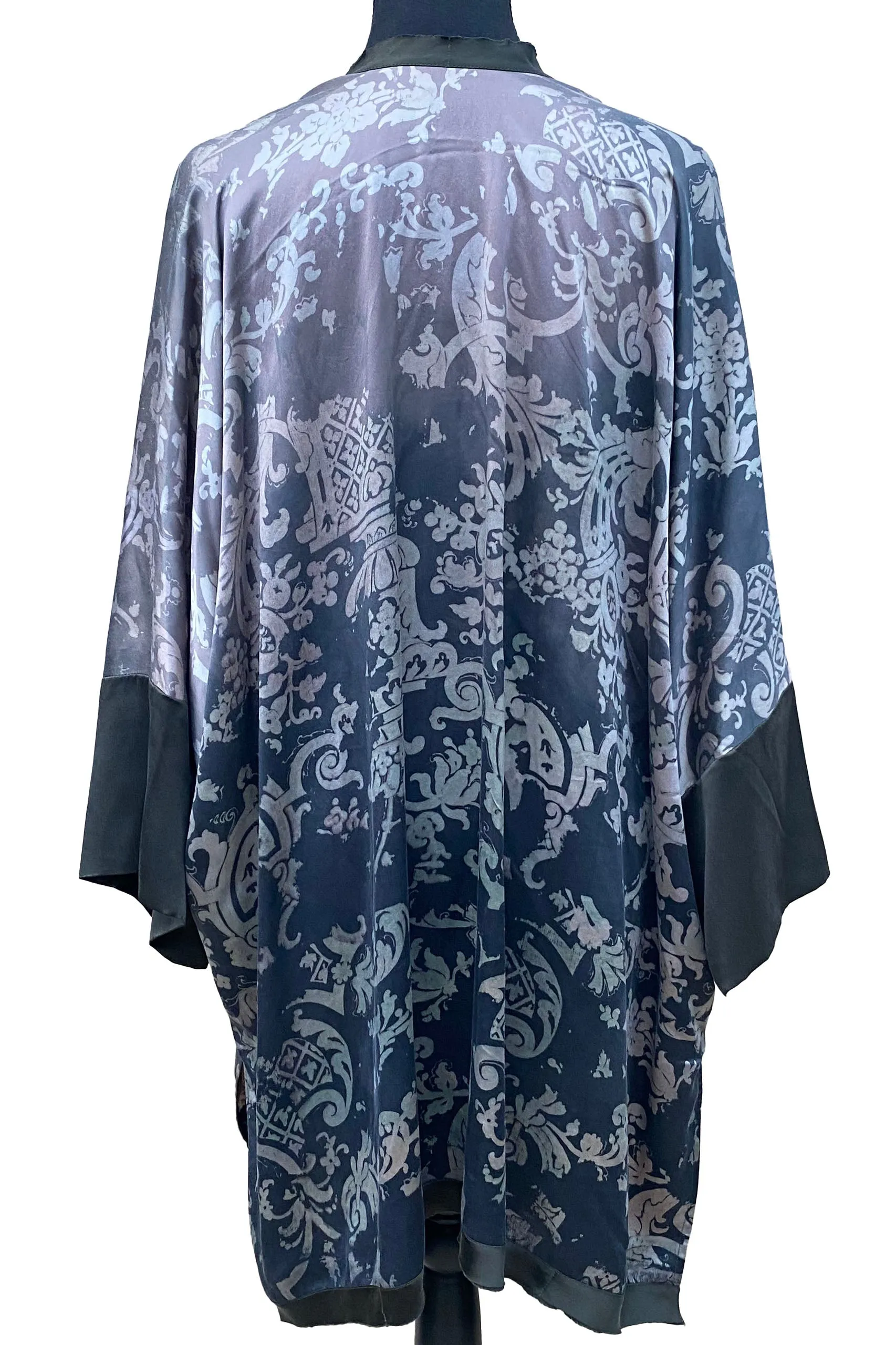 Lucianne Kimono in Silk Charmeuse w/ Wallpaper Print - Grey